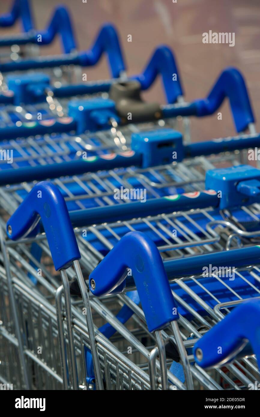 Sainsbury shopping trolleys hires stock photography and images Alamy